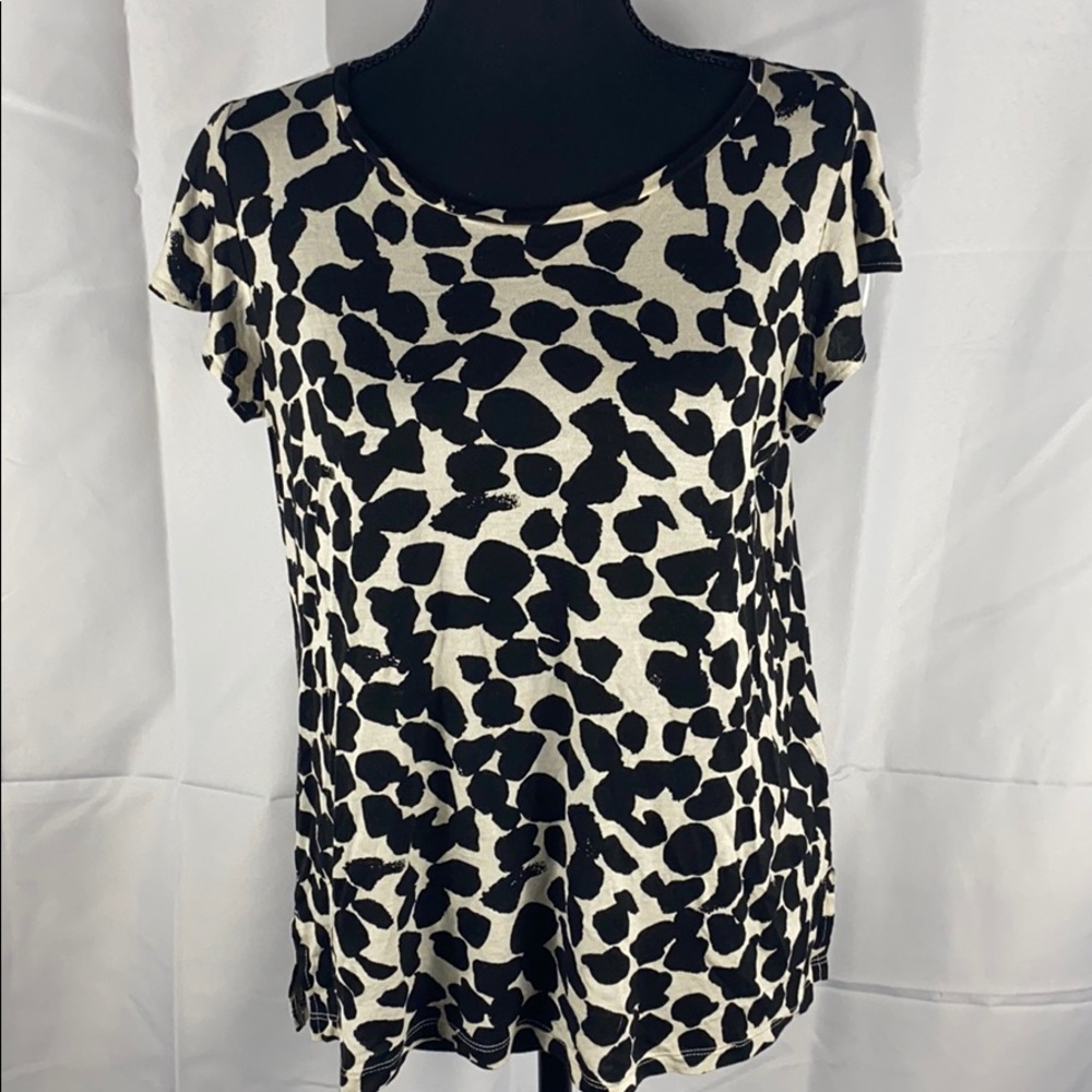 H&M small black and white design shirt
